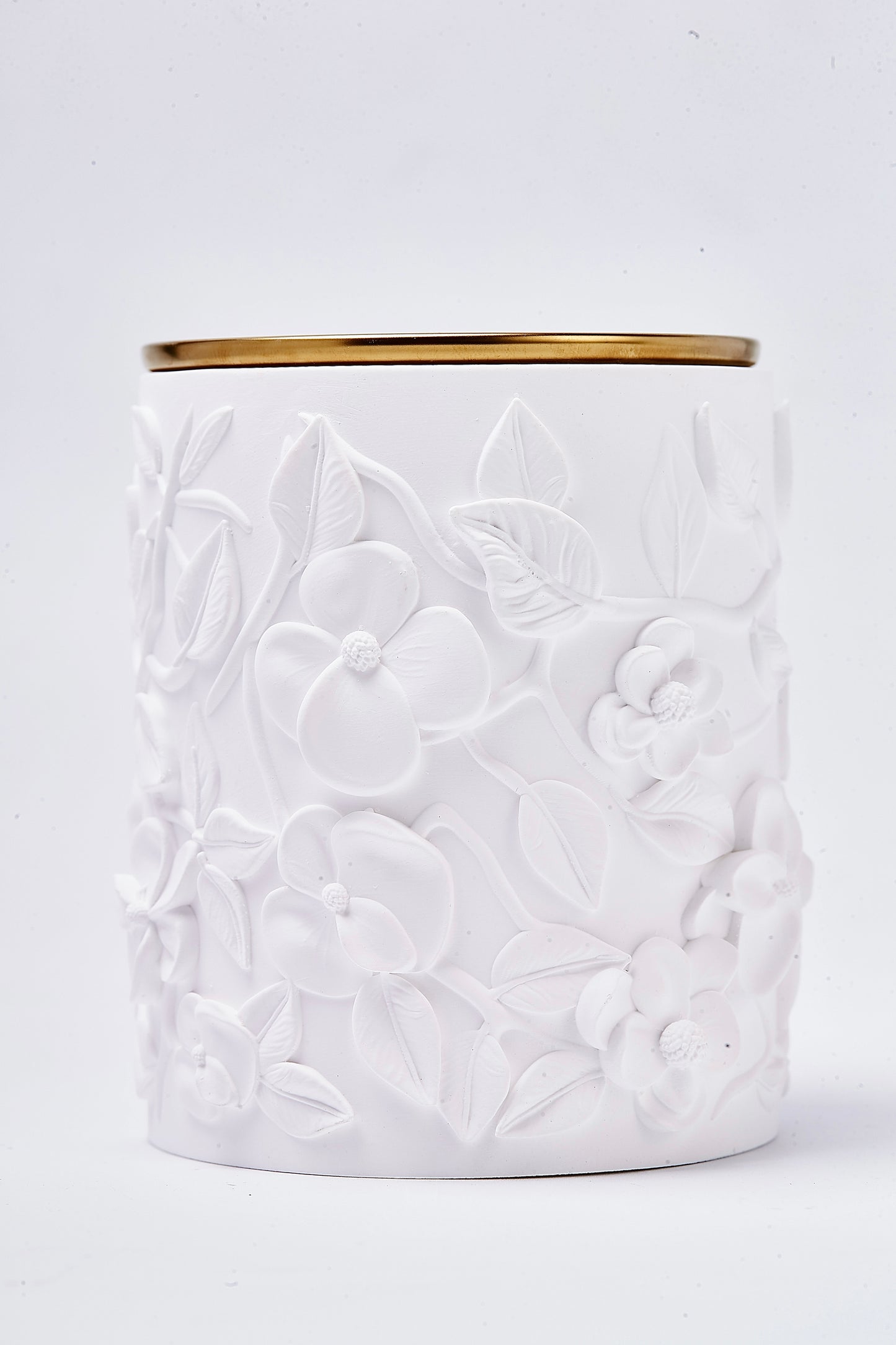 Magnolia x Alba Scented Coconut Wax Candle in Porcelain Jar – 8oz infused with Magnolia x Alba (White Champaca) Vegan Candle with Wood Wick | Calm Candles Essential