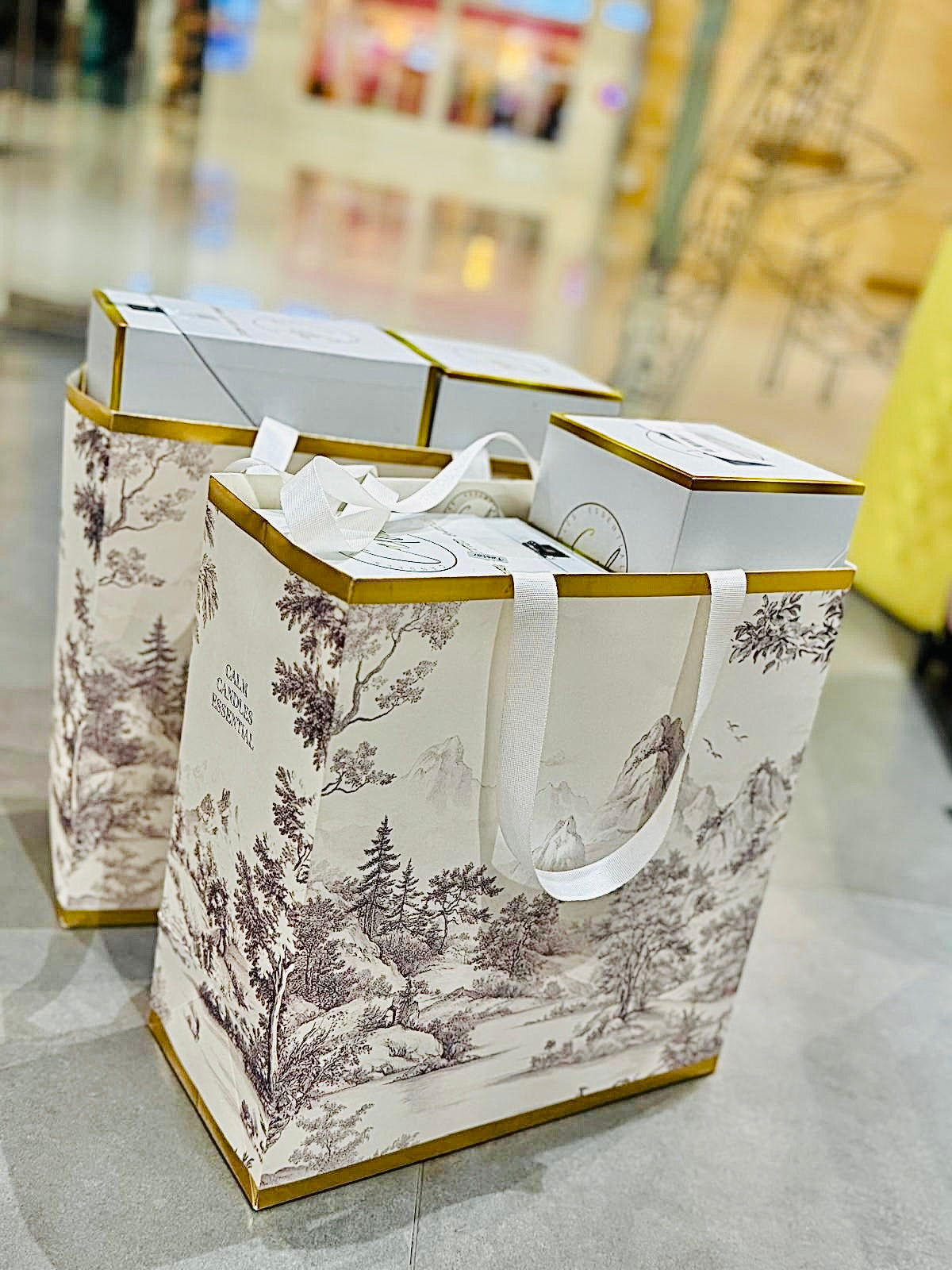 Calm Candles Essential Gift Bag – 300mm x 320mm x 150mm | Elegant, Spacious Packaging for Perfect Gifting