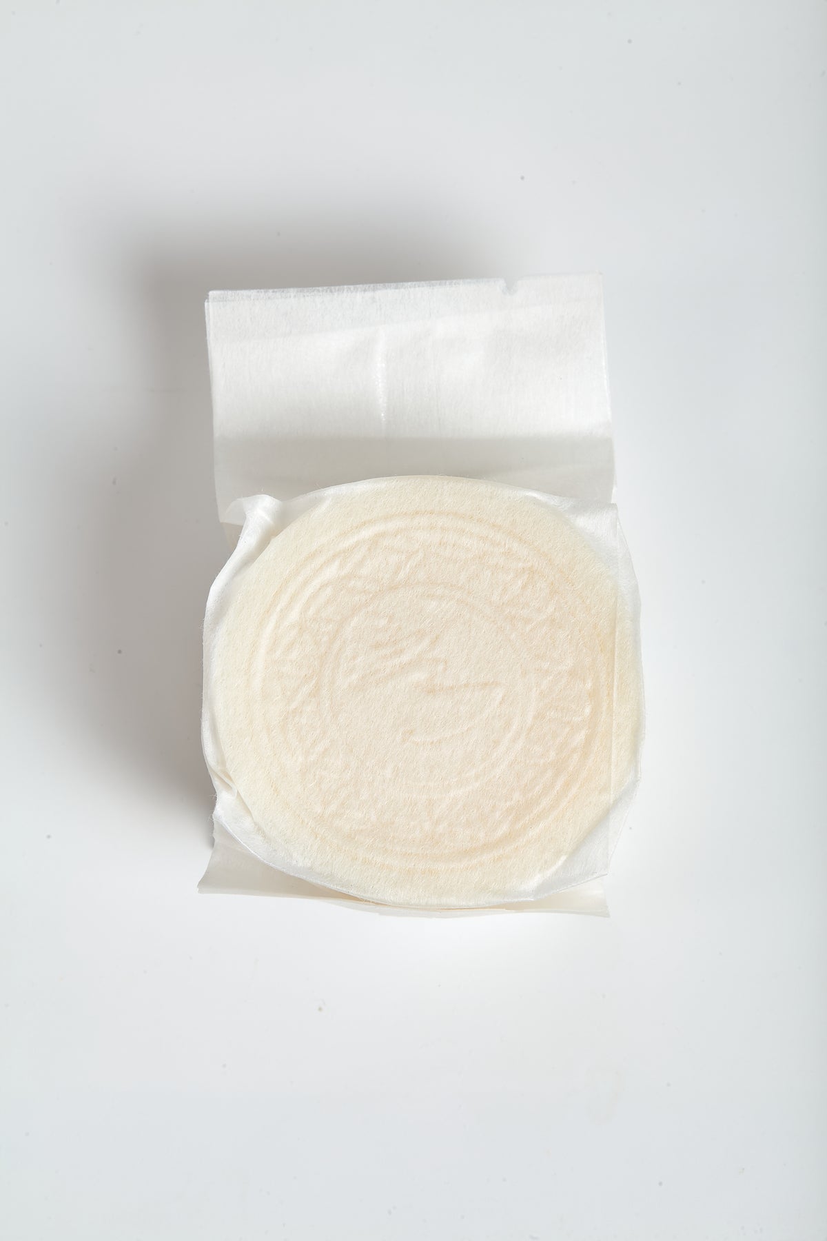 Calm Candles Essential Prickly Pear Cactus Cold-Pressed Soap, 150 g, Solid Face & Body Bar, Refreshing + Moisture-Nourishing, With Prickly Pear, Shea Butter, Jojoba Oil, Grapefruit & Rosemary, Made in Japan