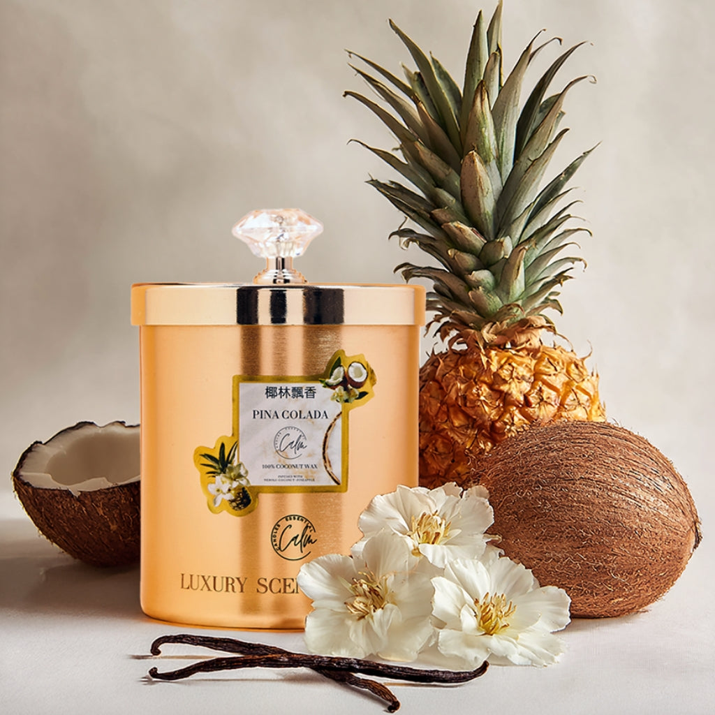 Piña Colada Gold Metall Kerzen-Kollektion | Hergestellt mit Premium-Kokoswachs & Kirschholzdocht bis zu 60+ Stunden Brenndauer – Calm Candles Essential