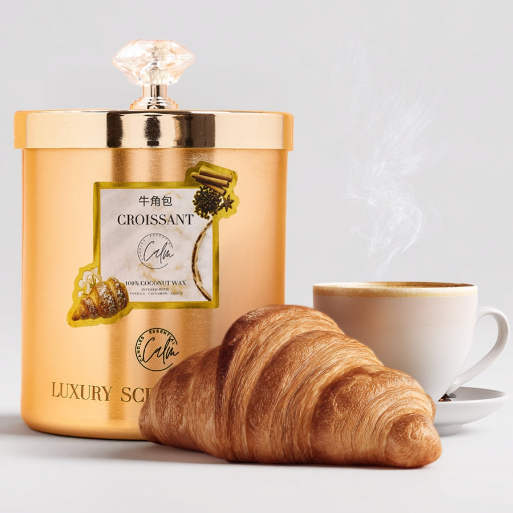 Croissant Gold Metal Kerzenkollektion | Hergestellt mit Premium-Kokosnusswachs & Kirschholzdocht für über 60 Stunden Brenndauer – Calm Candles Essential