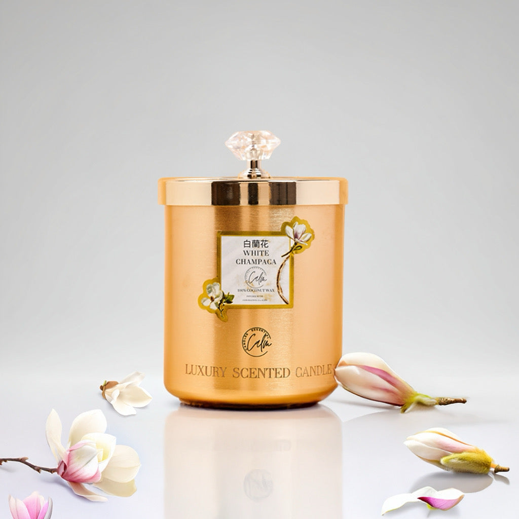 White Champaca Gold Metall Kerzen-Kollektion | Hergestellt mit Premium Kokoswachs & Kirschholzdocht Bis zu 60+ Stunden Brenndauer - Calm Candles Essential