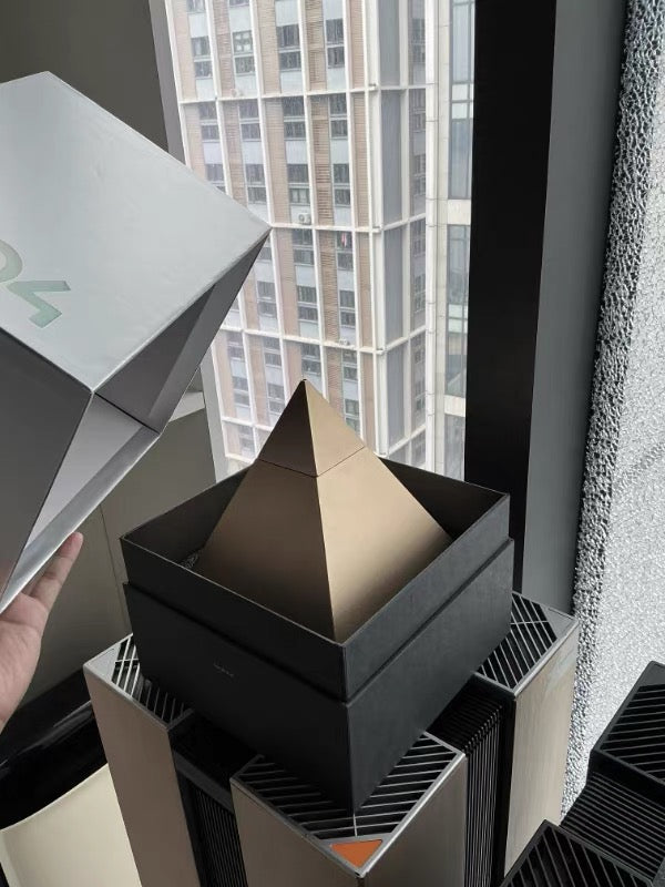 Goldmattes Ultraschall Pyramiden Aroma Diffuser ohne Wasser & Kabel – App-gesteuerte LED & Kostenloses 150 ml Öl (Type-C)