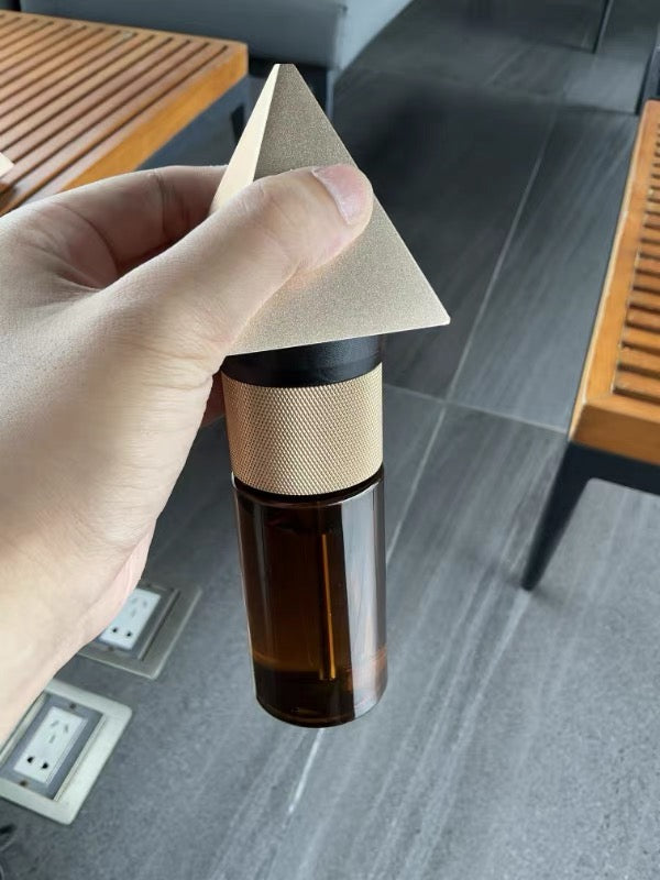 Goldmattes Ultraschall Pyramiden Aroma Diffuser ohne Wasser & Kabel – App-gesteuerte LED & Kostenloses 150 ml Öl (Type-C)