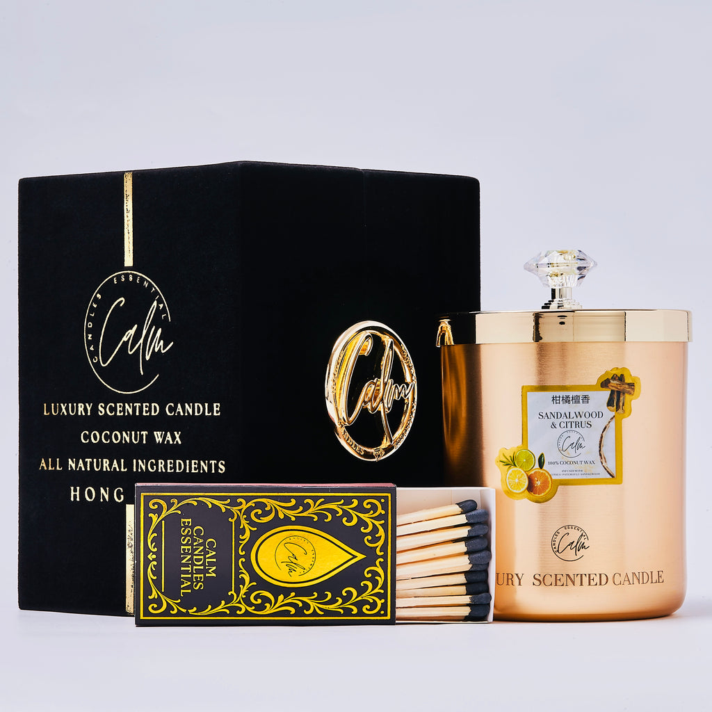 Sandelholz & Zitrus Gold Metall Kerzenkollektion | Hergestellt aus Premium-Kokoswachs & Kirschholzdocht Brenndauer bis zu 60+ Stunden - Calm Candles Essential