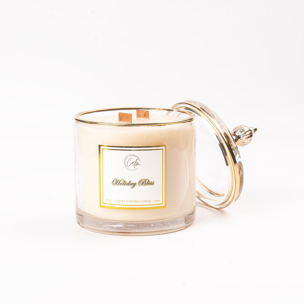 Calm Candles Essential – Holiday Bliss Kerze mit Holzdocht, verfeinert mit Zimt, Nelke und Vanille | Luxuriöse Duftkerze aus Sojawachs im Glas | Handgegossen | Stark duftend & langanhaltend (445 ml – XLarge)