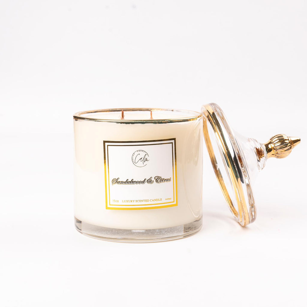 Calm Candles Essential – Sandelholz & Zitrus für ein erdendes und beruhigendes Gefühl, Holzdocht-Kerze | Luxuriöse Duft-Sojakerze im Glas | Handgegossen | Stark duftend langanhaltend (445 ml – XLarge)