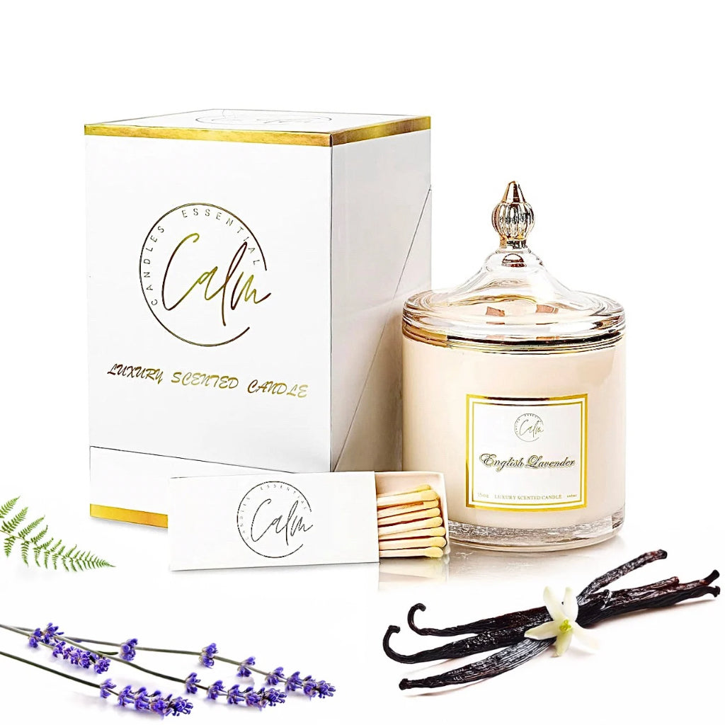 Calm Candles Essential - 英國薰衣草木芯蠟燭，注入鼠尾草、薰衣草、馥奇香調和琥珀精油，帶來放鬆舒緩的效果。奢華香氛大豆蠟罐裝蠟燭 | 手工澆注 | 香味濃鬱持久（15盎司/445毫升 - 特大號）