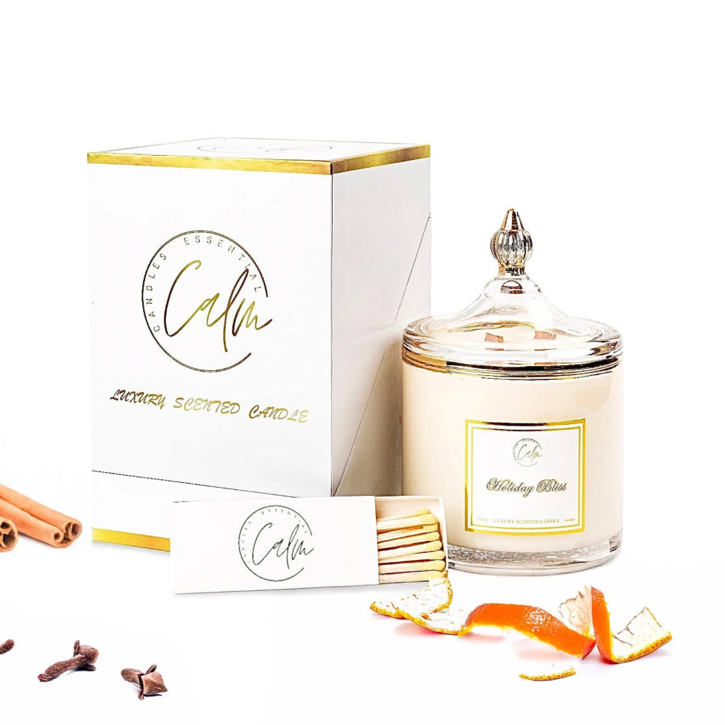Calm Candles Essential – Holiday Bliss Kerze mit Holzdocht, verfeinert mit Zimt, Nelke und Vanille | Luxuriöse Duftkerze aus Sojawachs im Glas | Handgegossen | Stark duftend & langanhaltend (445 ml – XLarge)