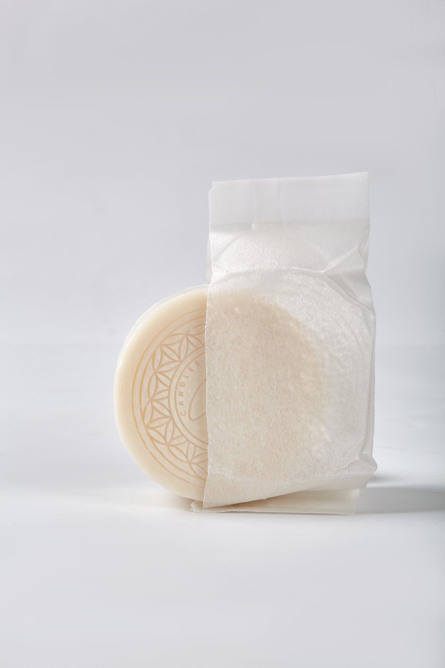 Calm Candles Essential Tea Tree & Jojoba Cold-Pressed Soap, 150 g, Solid Face & Body Bar, Clarifying + Moisture-Balancing, With Tea Tree Leaf Oils, Jojoba Seed Oil, Coconut Oil & Palm Oil Extracts, Made in Japan