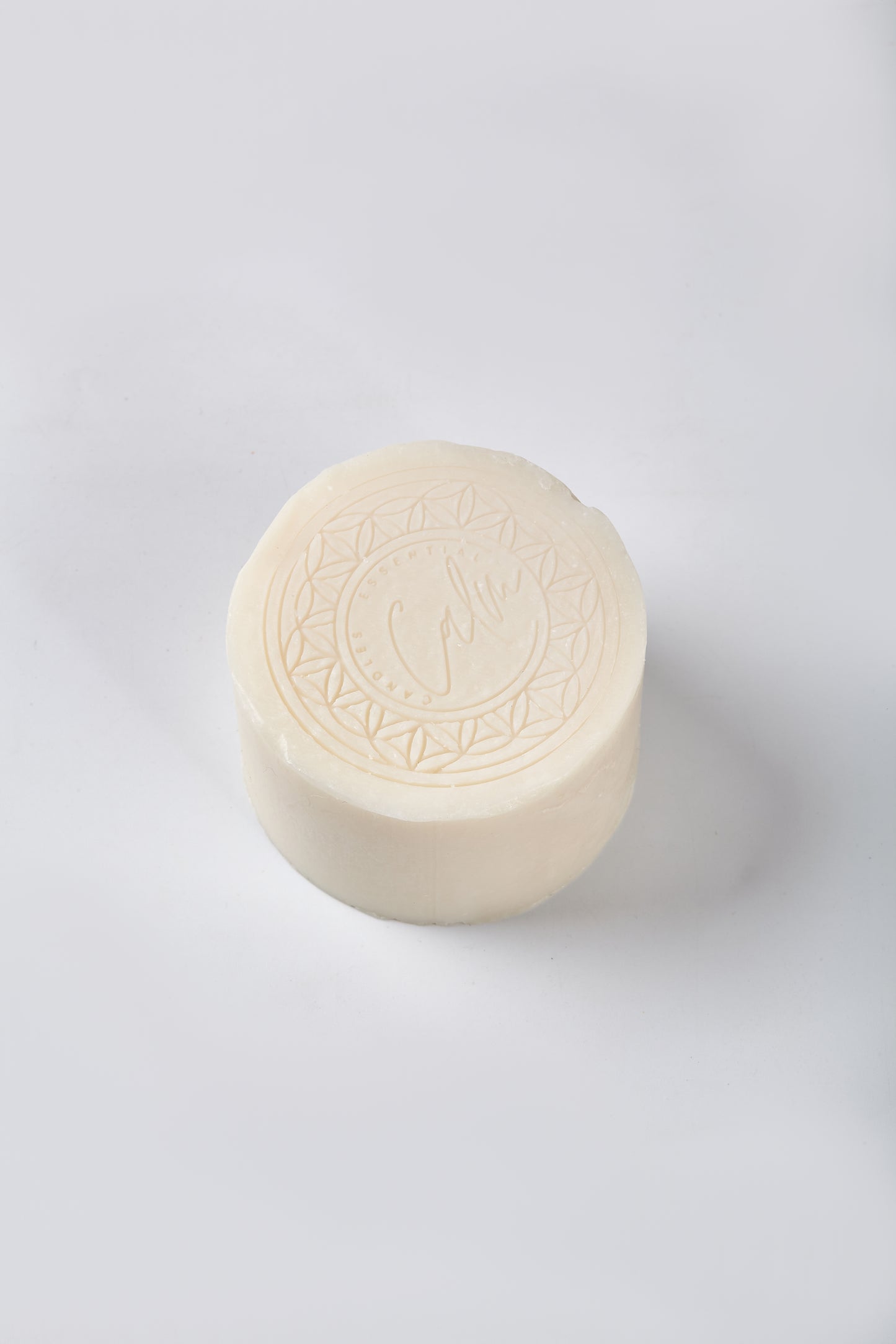 Calm Candles Essential Tea Tree & Jojoba Cold-Pressed Soap, 150 g, Solid Face & Body Bar, Clarifying + Moisture-Balancing, With Tea Tree Leaf Oils, Jojoba Seed Oil, Coconut Oil & Palm Oil Extracts, Made in Japan