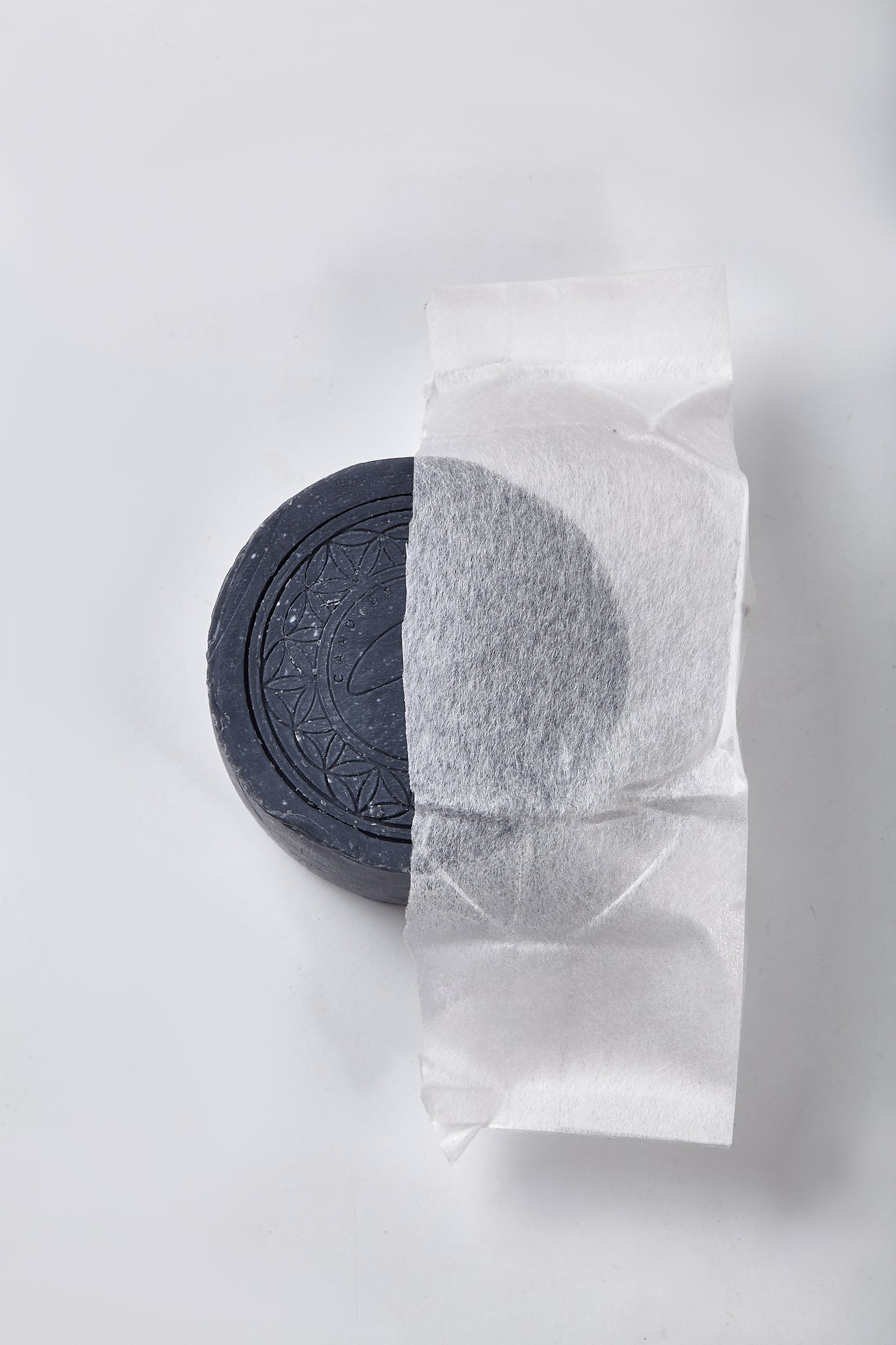 Calm Candles Essential Cold-Pressed Black Charcoal Peppermint Lemon Peel Soap, 150 g, Solid Bar Cleanser, Deep Cleansing & Deodorizing, Refreshing Mint Citrus, Made in Japan