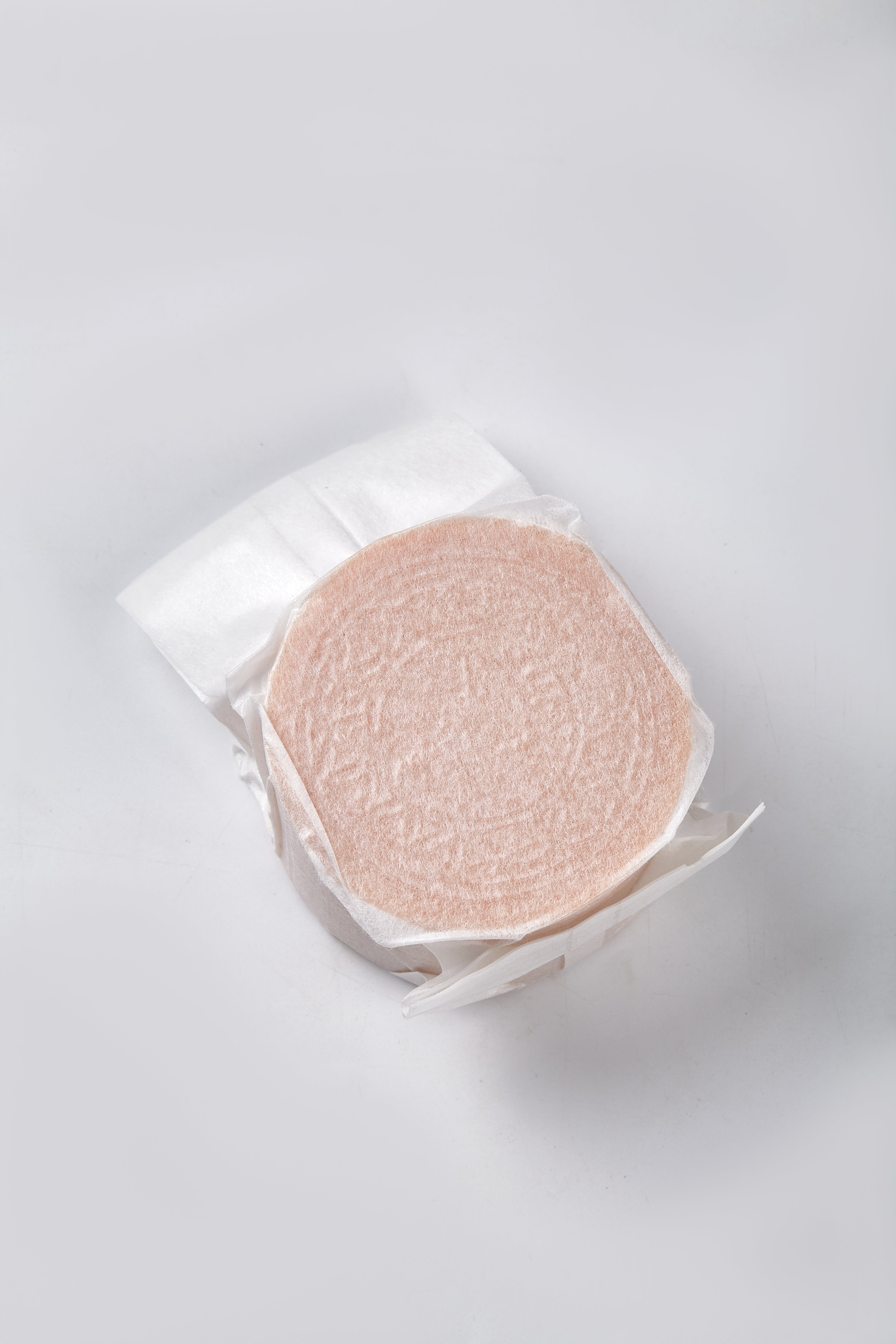 Calm Candles Essential Sakura (Cherry Leaf) Soap Bar, 150 g, Solid Face & Body Cleanser, Kaolin Clay Purifying Care, With Butylene Glycol + Prunus Yedoensis Extract, Coconut Oil & Palm Oil Base, Made in Japan