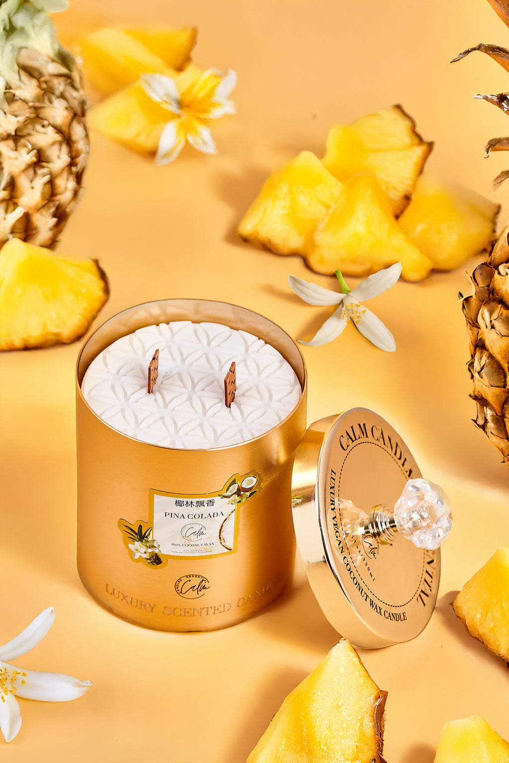 Piña Colada Gold Metall Kerzen-Kollektion | Hergestellt mit Premium-Kokoswachs & Kirschholzdocht bis zu 60+ Stunden Brenndauer – Calm Candles Essential