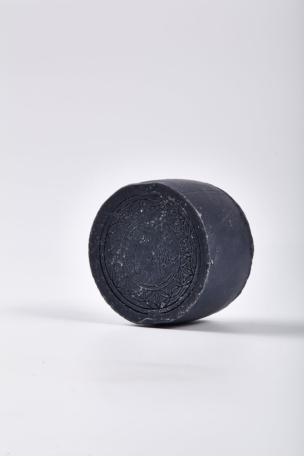 Calm Candles Essential Cold-Pressed Black Charcoal Peppermint Lemon Peel Soap, 150 g, Solid Bar Cleanser, Deep Cleansing & Deodorizing, Refreshing Mint Citrus, Made in Japan