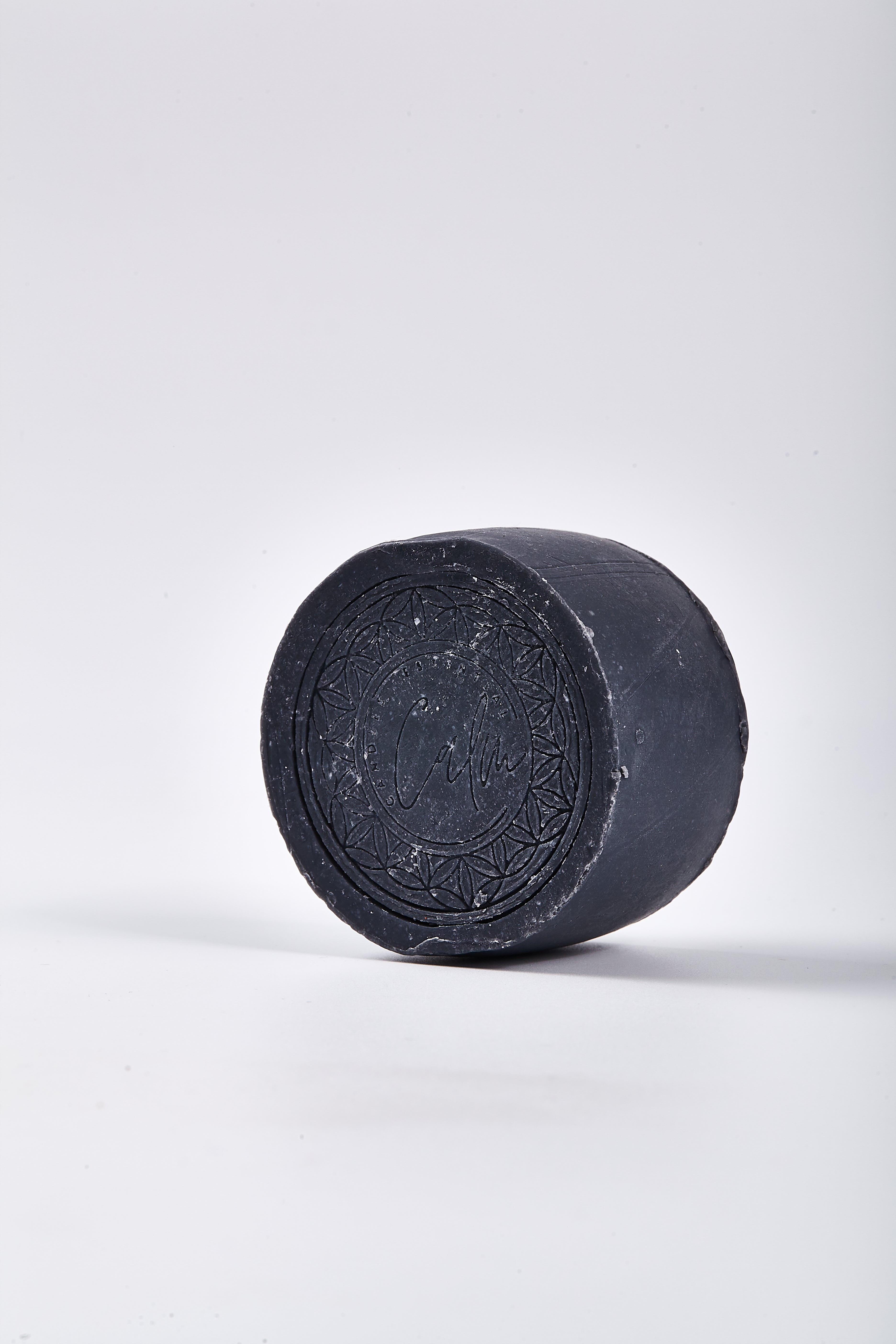 Calm Candles Essential Cold-Pressed Black Charcoal Peppermint Lemon Peel Soap, 150 g, Solid Bar Cleanser, Deep Cleansing & Deodorizing, Refreshing Mint Citrus, Made in Japan